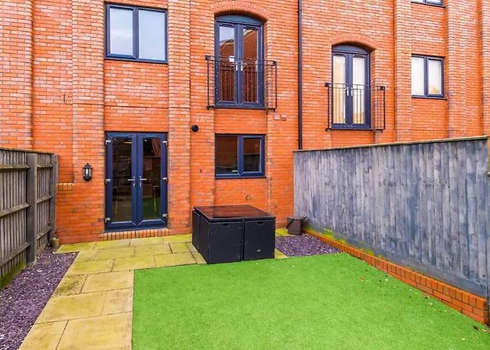 Wharf View Townhouse Chester